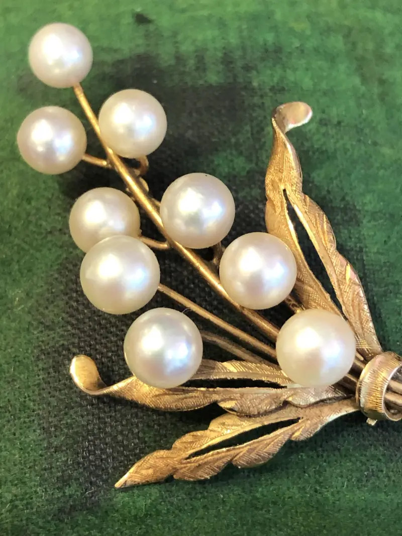 Close-up of an antique pearl brooch from Uuli's vintage jewellery collection